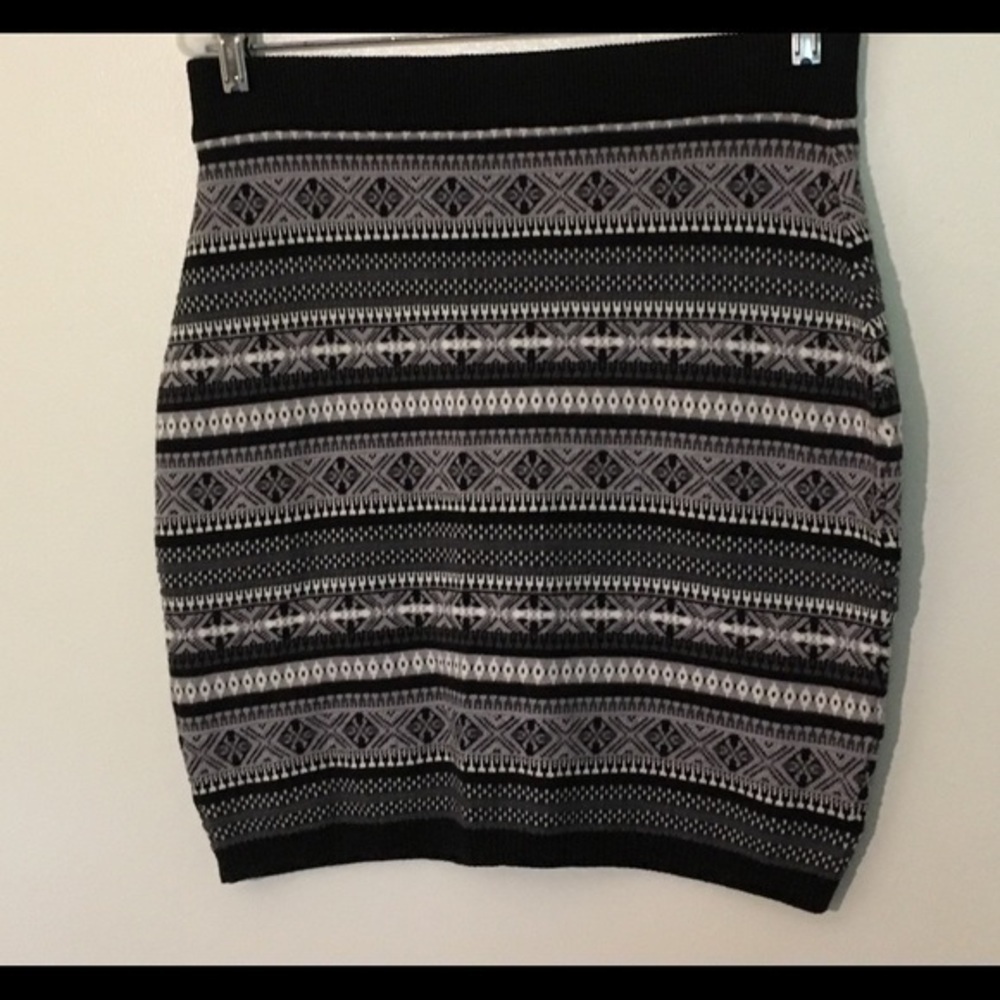 Chelsea &Violet Women's Size L Knit  Tub Skirt